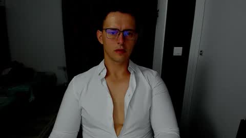 Snapshot of sexxymuscles4u chatting on October 2, 6:12 am Sexxymuscles4U online show from October 2, 6:12 am