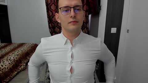 Snapshot of sexxymuscles4u chatting on February 24, 9:00 am Sexxymuscles4U online show from February 24, 9:00 am