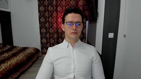 Snapshot of sexxymuscles4u chatting on March 10, 9:01 am Sexxymuscles4U online show from March 10, 9:01 am