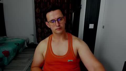 Snapshot of sexxymuscles4u chatting on September 9, 10:48 am Sexxymuscles4U online show from September 9, 10:48 am