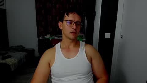 Snapshot of sexxymuscles4u chatting on October 13, 8:49 am Sexxymuscles4U online show from October 13, 8:49 am