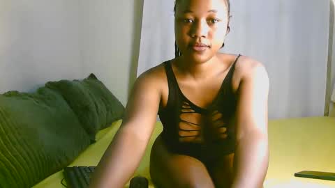 Snapshot of sexy_ariana_2 chatting on October 15, 10:38 am Ariana online show from October 15, 10:38 am