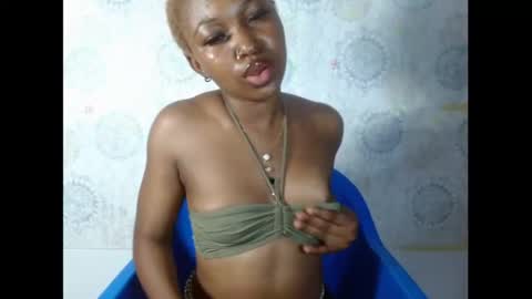 Snapshot of sexy_bluey247 chatting on September 11, 7:37 pm sexy_bluey247 online show from September 11, 7:37 pm