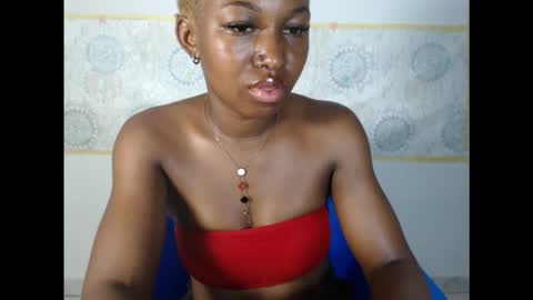 Snapshot of sexy_bluey247 chatting on October 17, 8:13 pm sexy_bluey247 online show from October 17, 8:13 pm