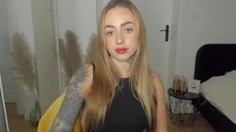 C o r a l i e online show from March 18, 2:45 pm