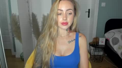 C o r a l i e online show from June 23, 2:12 pm