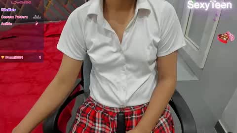 Snapshot of sexy_doll_1_ chatting on February 17, 5:12 pm Sexydoll online show from February 17, 5:12 pm