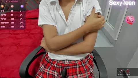 Snapshot of sexy_doll_1_ chatting on February 16, 1:47 am Sexydoll online show from February 16, 1:47 am