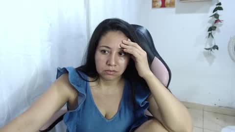 layla violeta gomez online show from October 5, 5:05 am