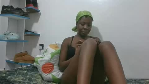 Snapshot of sexy_letisha chatting on September 28, 4:32 am sexy_letisha online show from September 28, 4:32 am