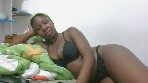 Snapshot of sexy_letisha chatting on September 27, 4:10 am sexy_letisha online show from September 27, 4:10 am