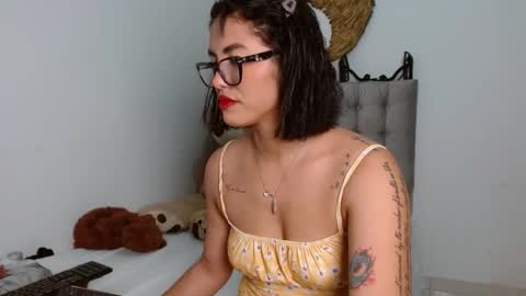 Snapshot of sexy_lia_latina chatting on October 5, 3:15 am Celeste online show from October 5, 3:15 am