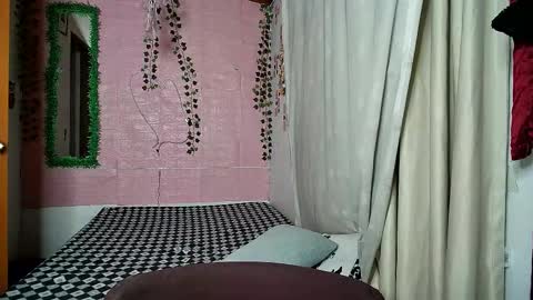 sexy lolas online show from October 18, 5:11 am