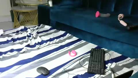 sexy pigeon online show from March 3, 5:47 am