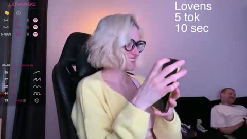 Snapshot of sexy_sweets chatting on October 4, 8:17 pm Sexy-Sweets online show from October 4, 8:17 pm