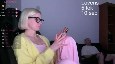 Snapshot of sexy_sweets chatting on September 24, 8:37 pm Sexy-Sweets online show from September 24, 8:37 pm