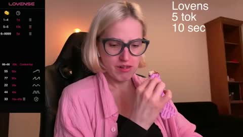 Snapshot of sexy_sweets chatting on October 2, 8:07 pm Sexy-Sweets online show from October 2, 8:07 pm