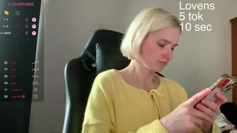 Snapshot of sexy_sweets chatting on September 18, 12:20 pm Sexy-Sweets online show from September 18, 12:20 pm