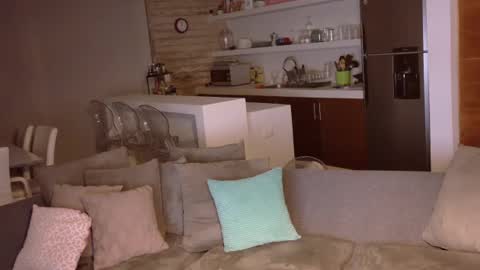 Sexy GILF Allie Kay online show from July 6, 5:59 am