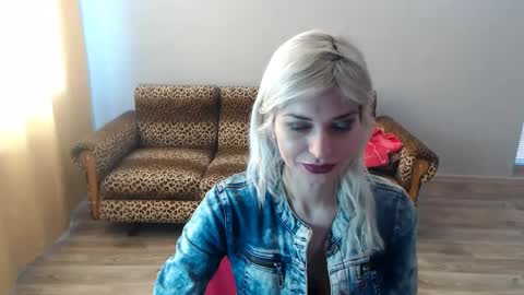 Snapshot of sexybeatriice chatting on February 24, 7:11 am sexybeatriice online show from February 24, 7:11 am