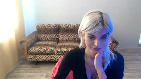 Snapshot of sexybeatriice chatting on September 27, 8:01 am sexybeatriice online show from September 27, 8:01 am