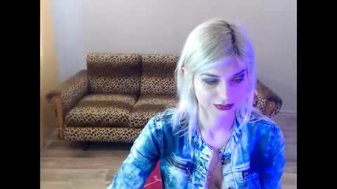 Snapshot of sexybeatriice chatting on March 4, 7:19 am sexybeatriice online show from March 4, 7:19 am