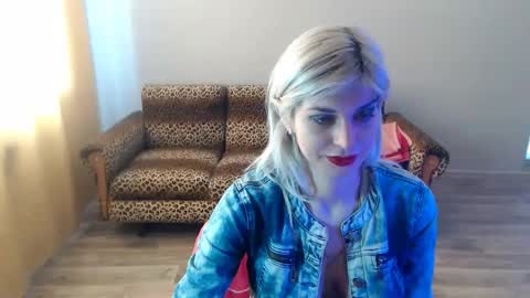 Snapshot of sexybeatriice chatting on March 1, 10:24 am sexybeatriice online show from March 1, 10:24 am