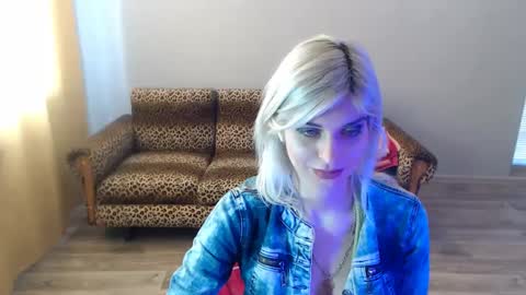 Snapshot of sexybeatriice chatting on February 28, 10:41 am sexybeatriice online show from February 28, 10:41 am