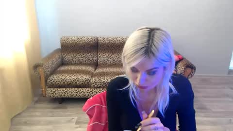 Snapshot of sexybeatriice chatting on October 12, 9:13 am sexybeatriice online show from October 12, 9:13 am