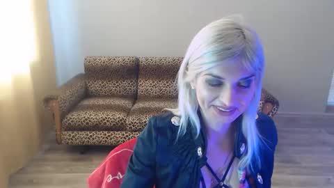 Snapshot of sexybeatriice chatting on February 11, 7:23 am sexybeatriice online show from February 11, 7:23 am