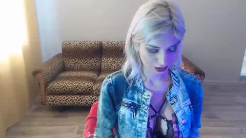 Snapshot of sexybeatriice chatting on February 16, 7:04 am sexybeatriice online show from February 16, 7:04 am