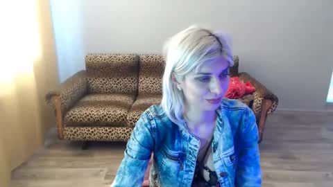 Snapshot of sexybeatriice chatting on February 21, 10:39 am sexybeatriice online show from February 21, 10:39 am