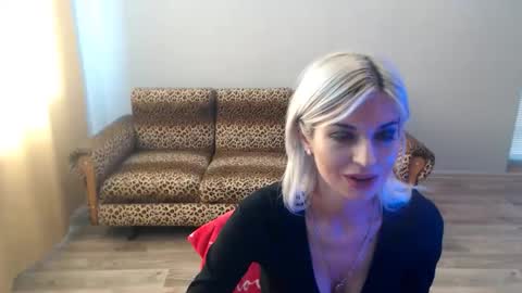 Snapshot of sexybeatriice chatting on September 28, 8:12 am sexybeatriice online show from September 28, 8:12 am