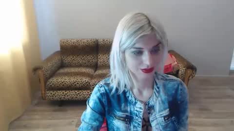 Snapshot of sexybeatriice chatting on February 15, 11:28 am sexybeatriice online show from February 15, 11:28 am