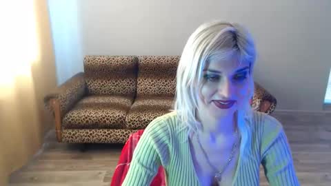 Snapshot of sexybeatriice chatting on February 25, 10:26 am sexybeatriice online show from February 25, 10:26 am