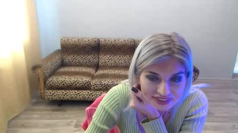 Snapshot of sexybeatriice chatting on October 18, 7:23 am sexybeatriice online show from October 18, 7:23 am