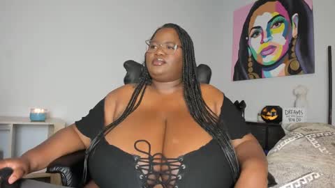 Snapshot of sexyblackhugetits chatting on October 6, 12:50 am sexyblackhugetits online show from October 6, 12:50 am