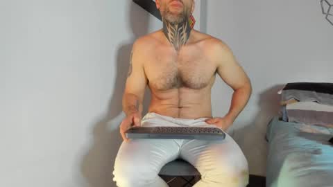 Snapshot of sexycolombian2022 chatting on March 3, 3:32 pm Antonioylola online show from March 3, 3:32 pm