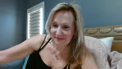 Snapshot of sexyfloridamilf chatting on February 25, 2:48 pm LisaisLuscious online show from February 25, 2:48 pm
