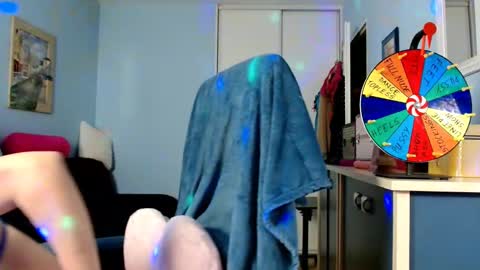 Snapshot of sexyjennyeu chatting on October 15, 8:31 pm Jenny online show from October 15, 8:31 pm