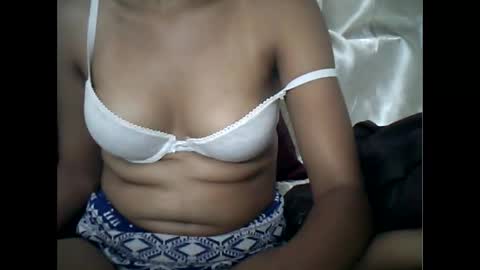 Snapshot of sexylarra12 chatting on January 4, 6:09 pm sexylarra12 online show from January 4, 6:09 pm