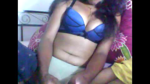 Snapshot of sexylarra12 chatting on December 29, 2:27 am sexylarra12 online show from December 29, 2:27 am