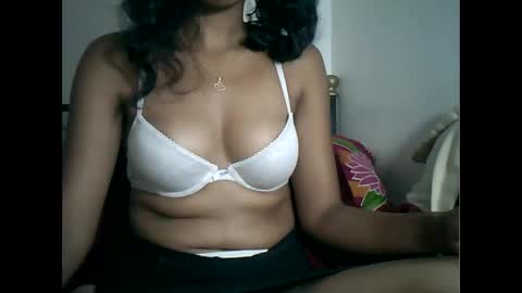 Snapshot of sexylarra12 chatting on January 12, 6:06 am sexylarra12 online show from January 12, 6:06 am