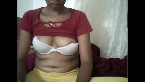 Snapshot of sexylarra12 chatting on January 31, 6:46 am sexylarra12 online show from January 31, 6:46 am