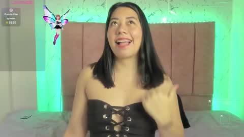 Snapshot of sexylaurita4u chatting on October 6, 1:18 pm laura online show from October 6, 1:18 pm