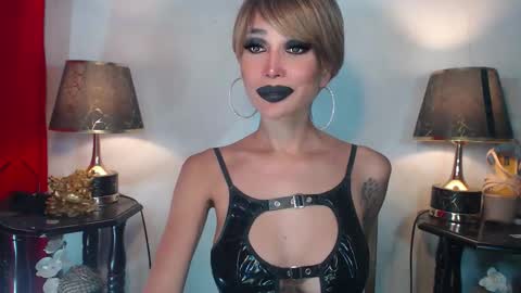 Queen Sofia online show from November 2, 3:39 am