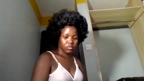 Snapshot of sexymelanin001 chatting on October 5, 7:10 pm sexymelanin001 online show from October 5, 7:10 pm