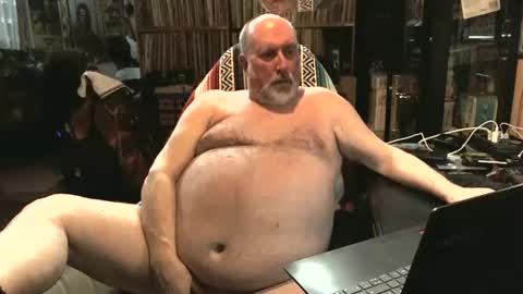 Grizz Lee Bear online show from February 1, 6:19 pm