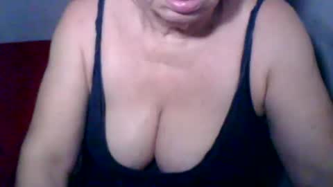 Snapshot of sexyoldwet chatting on December 31, 2:29 am AnneSofia online show from December 31, 2:29 am