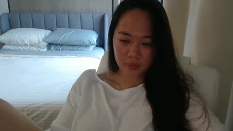 sexypenguin13 online show from December 4, 9:45 am